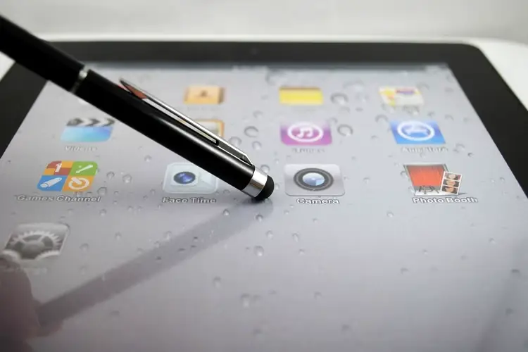 Dual Purpose Stylus Pen Black White Touch Screen — feature 3
