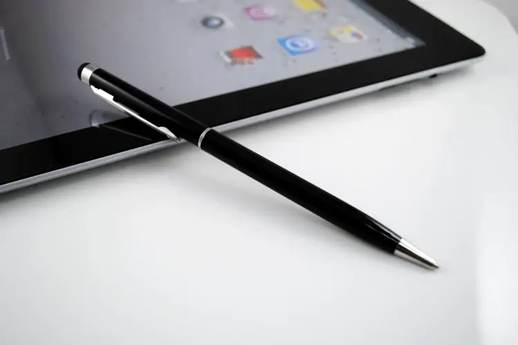 Dual Purpose Stylus Pen Black White Touch Screen — feature 4