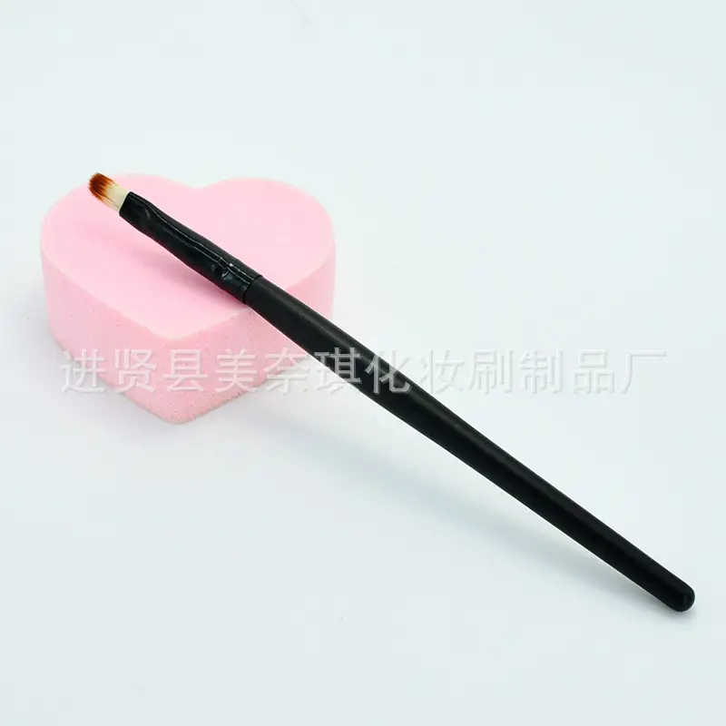 Multi-Color Wooden Lip Brushes for Makeup Application - Image 4