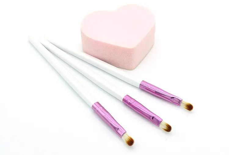 Multi-Color Wooden Lip Brushes for Makeup Application - Image 5