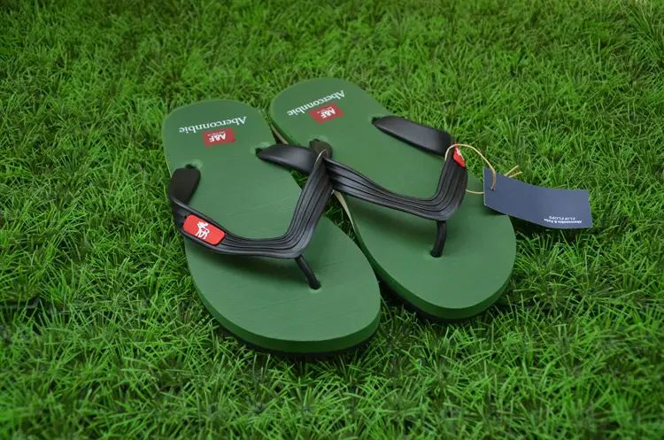 Xiaobei Deer Men Green Flip Flops Lightweight Summer