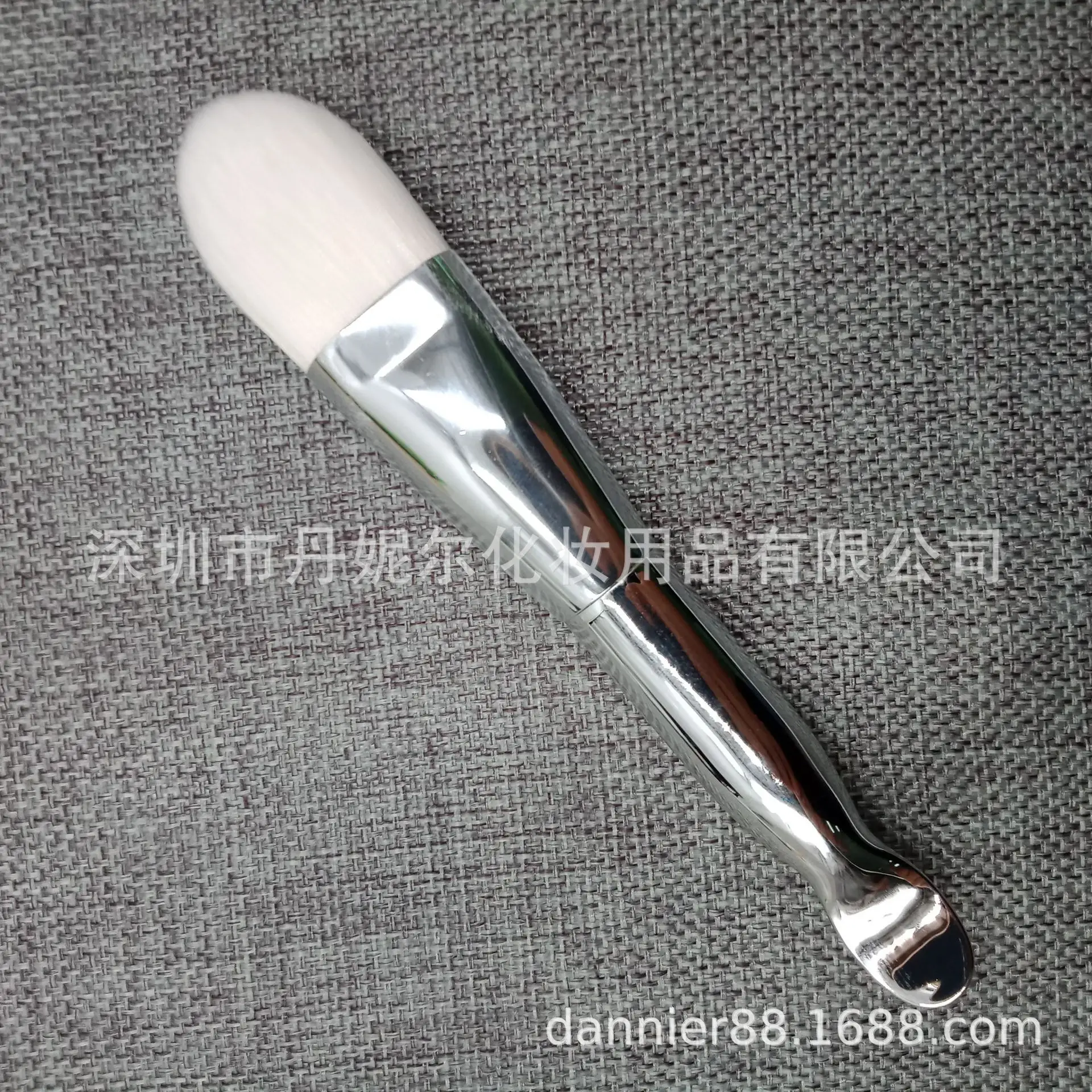 Double Head Makeup Brush with Digging Spoon Mask Brush — feature 12