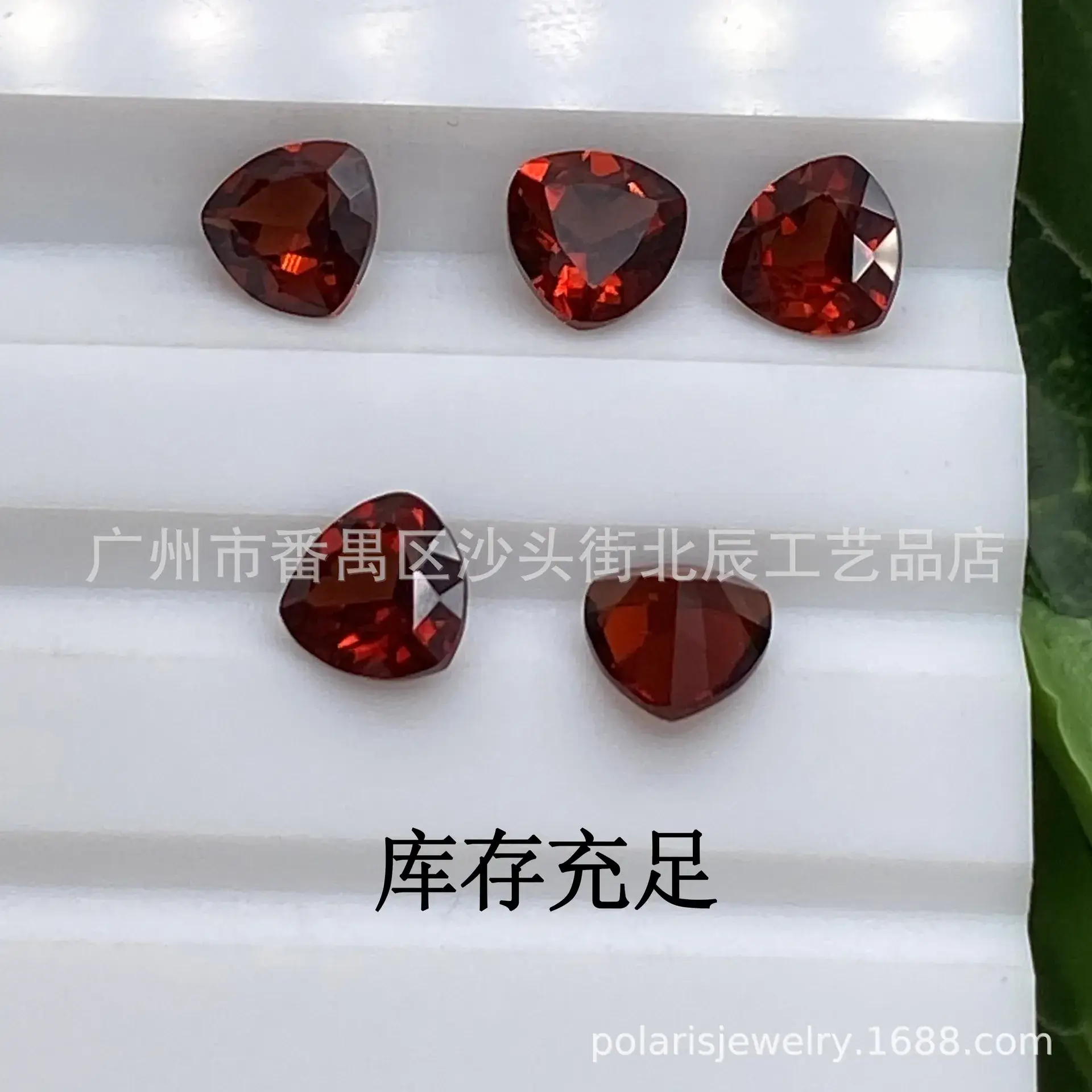 Natural Garnet Fertilizer Triangle Crystal Clean Stone Surface 4.0-10.0mm - Image 5