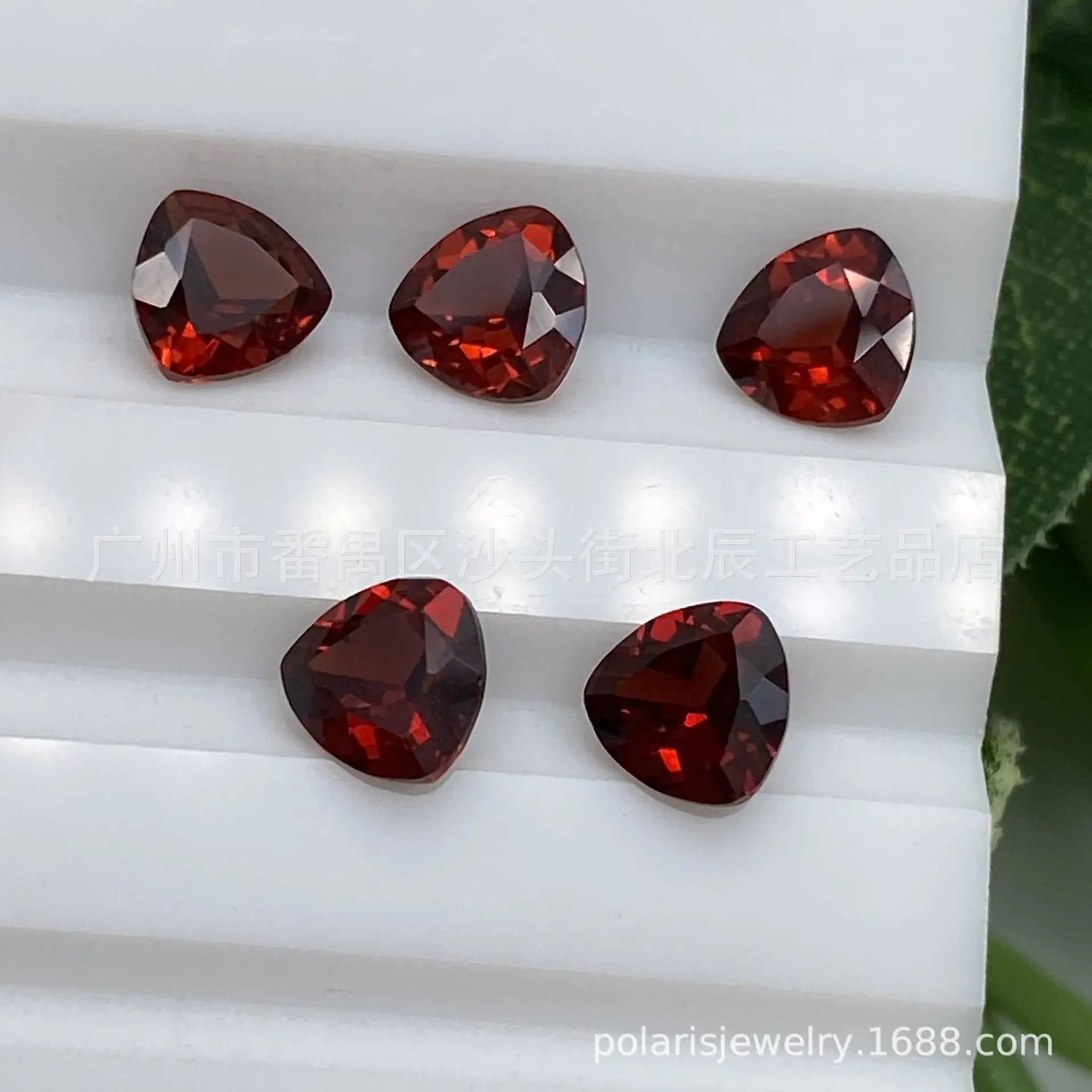 Natural Garnet Fertilizer Triangle Crystal Clean Stone Surface 4.0-10.0mm — feature 6