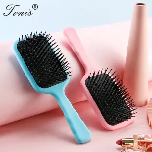 Nylon Hair Brush with Curved Bristles Black — feature 1