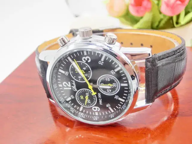 Men's Quartz Watch with 6-Pin Screw and Leather Strap - Image 7