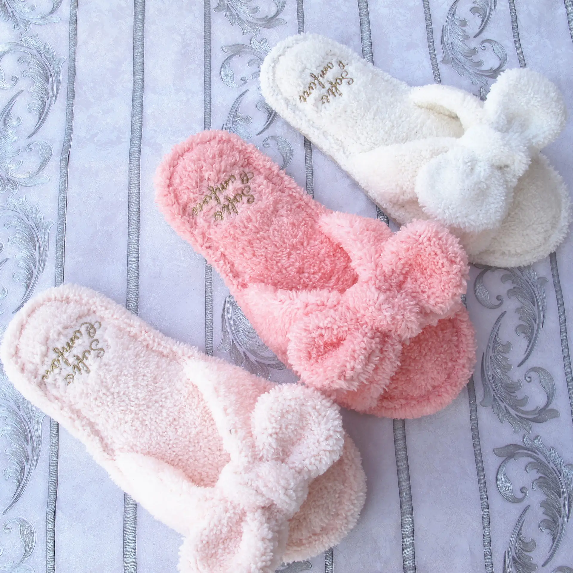 Women's Super Soft Furry Slippers White Waterproof