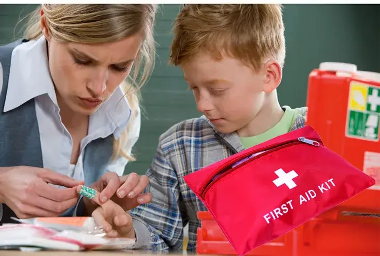 Car Emergency Medicine Bag with Waterproof Design — feature 7