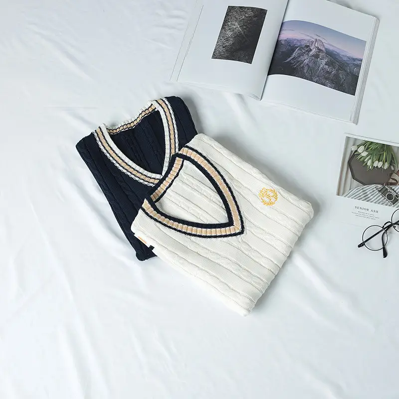 Spot College V-Neck Knitted Sleeveless V-Neck Top - Image 4