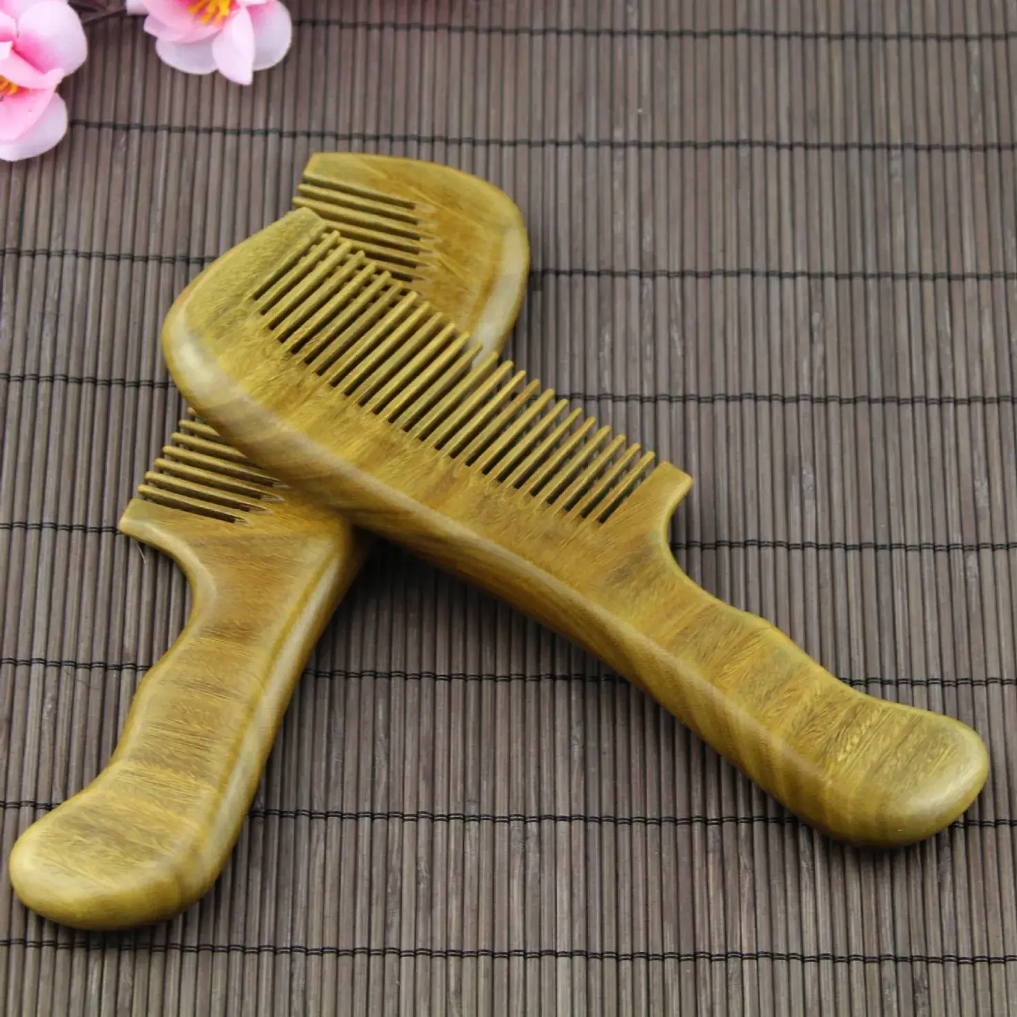 Natural Green Sandalwood Hair Loss Comb Long Handle - Image 4