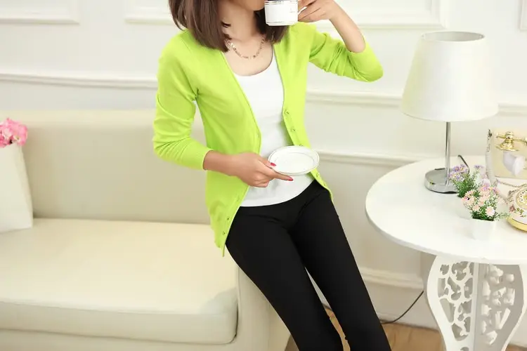 Red Knitted Cardigan for Women Large — feature 8