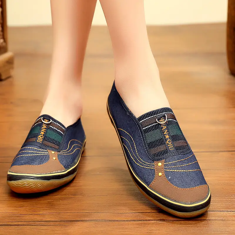 Old Beijing Non-Slip Leaf-Patterned Cloth Shoes for Dance, Suitable for Middle-Aged and Elderly Women, Slip-On Shoes with Soft Soles - Image 11