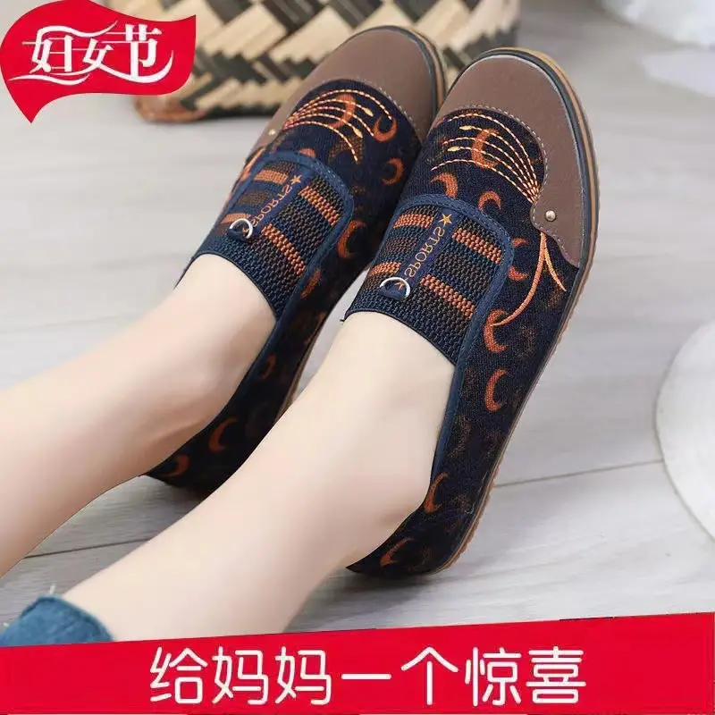 Old Beijing Non-Slip Leaf-Patterned Cloth Shoes for Dance, Suitable for Middle-Aged and Elderly Women, Slip-On Shoes with Soft Soles - Image 14