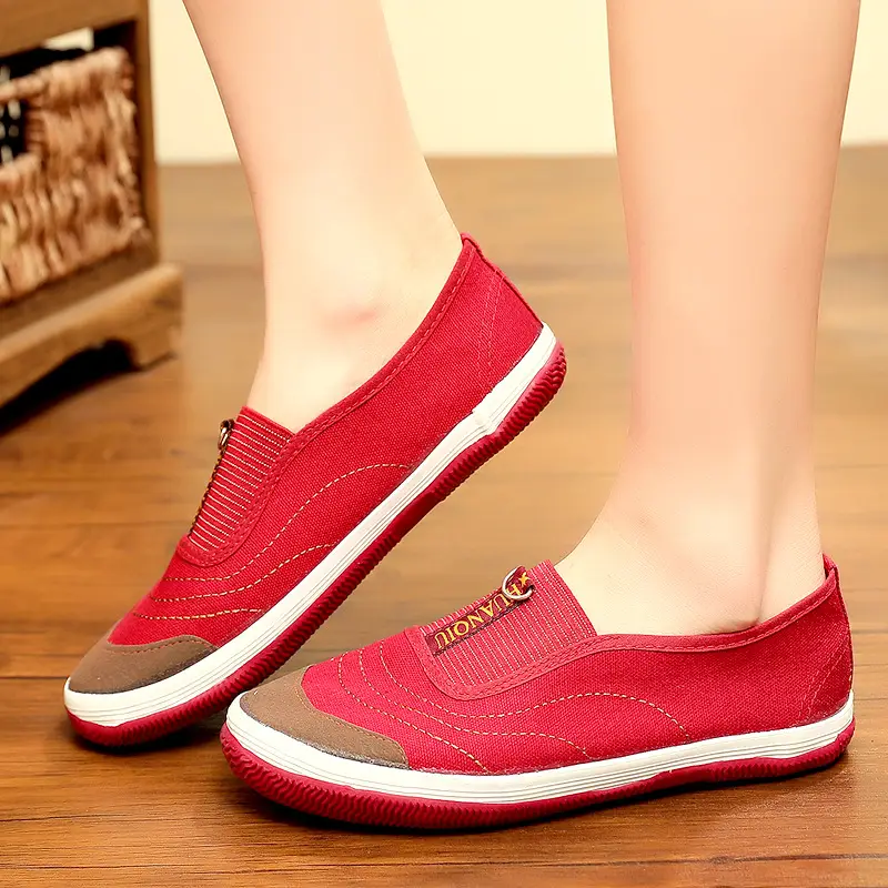 Old Beijing Non-Slip Leaf-Patterned Cloth Shoes for Dance, Suitable for Middle-Aged and Elderly Women, Slip-On Shoes with Soft Soles - Image 9