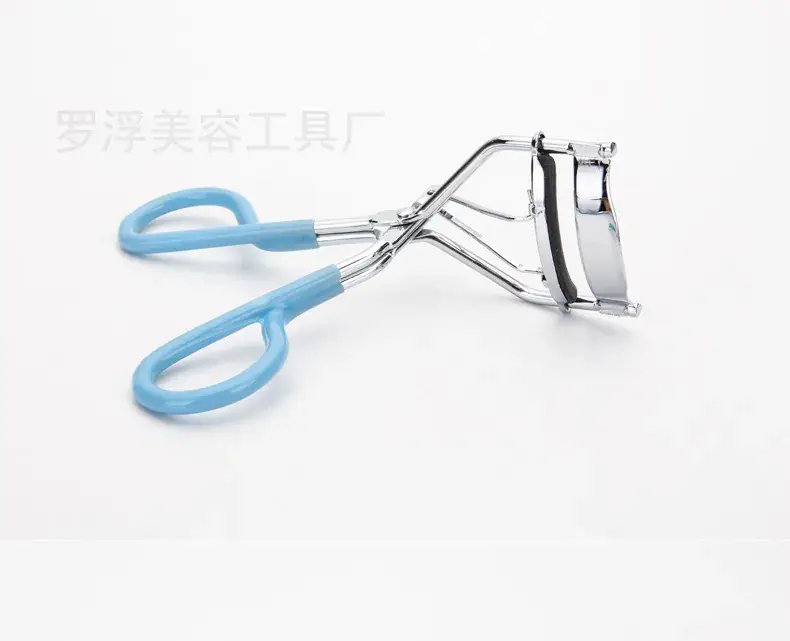 Gold Metal Eyelash Curler Beauty Tool — feature 5