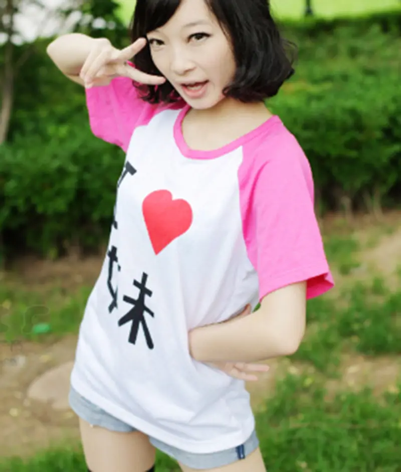 Unisex Pink Heart Graphic T-Shirt Short Sleeve - Image 4