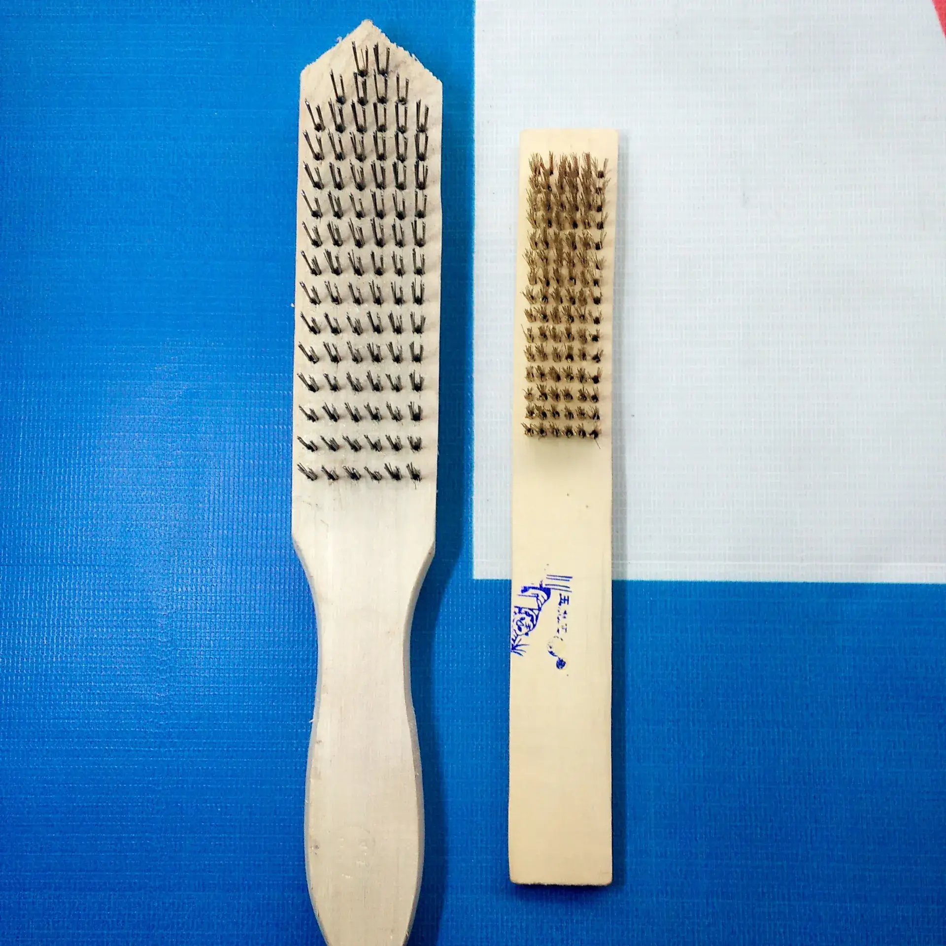 Copper Wire Brush Wooden Handle for Cleaning and Derusting - Image 4