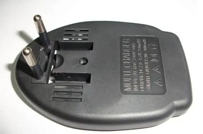 Universal Black 3-Light Mobile Charger - Image 3