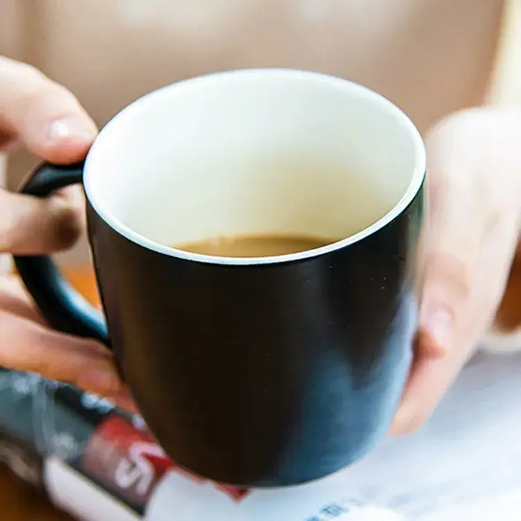 Red Ceramic Coffee Mug with Lid Spoon for Couples - Image 4