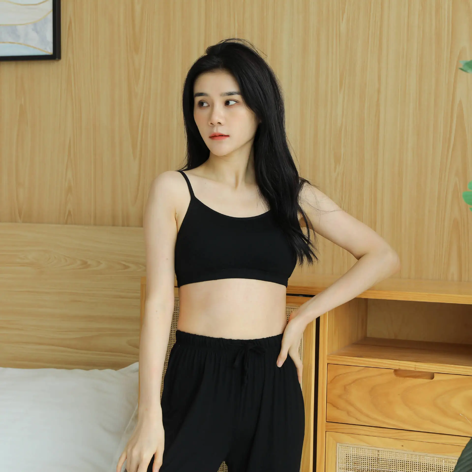 Wire-Free Yoga Bra with Chest Pad & Half-Length Top