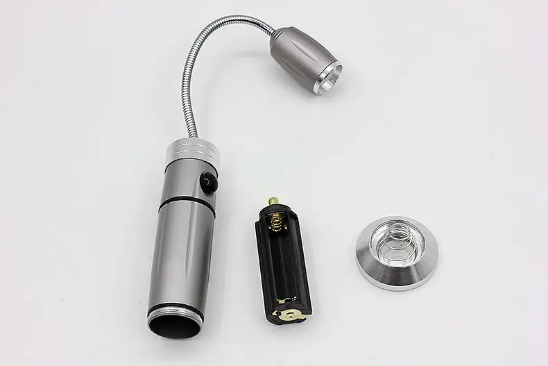 Rechargeable Magnet Rotating Flashlight with Zoom & Magnet — feature 14