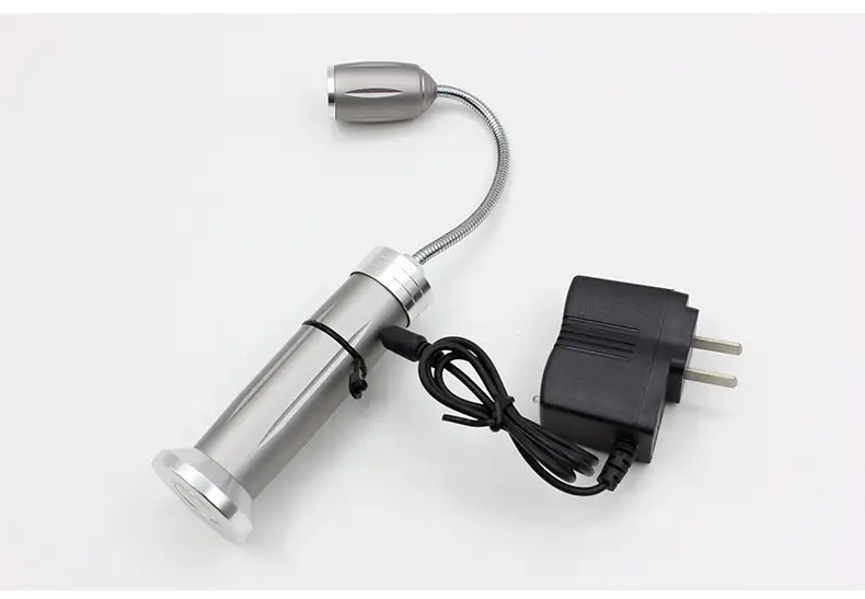 Rechargeable Magnet Rotating Flashlight with Zoom & Magnet — feature 15