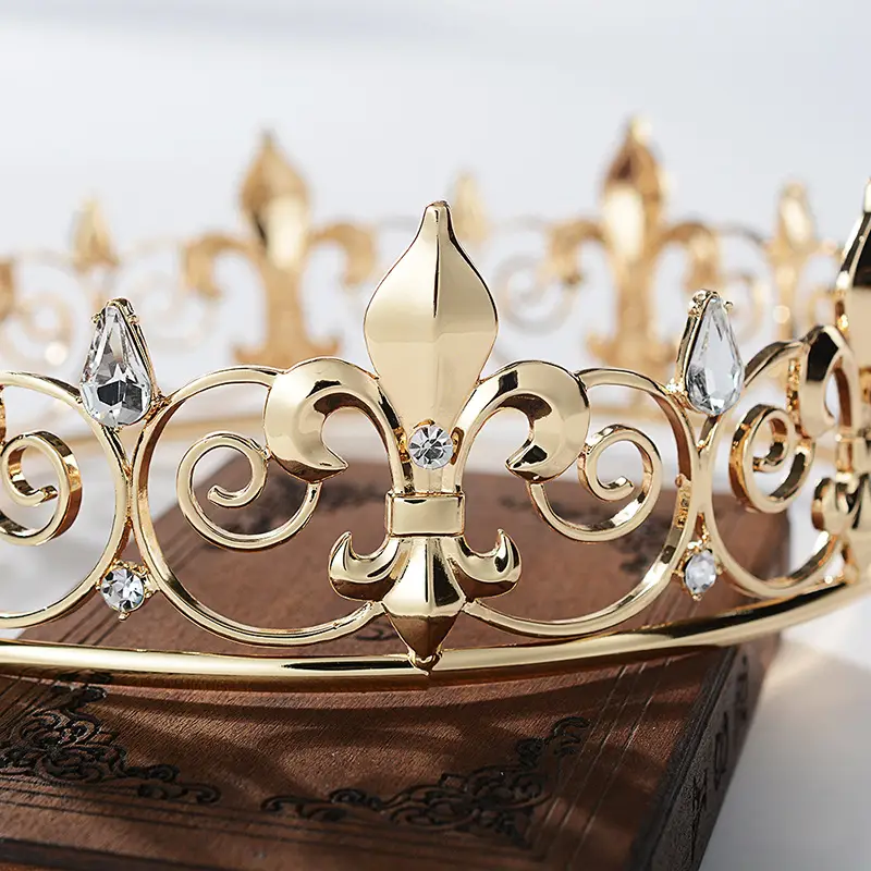 European Baroque Crown Crown with Crystal Accents - Image 4