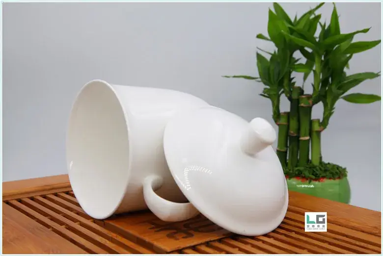 Pure White Bone Ceramic Boss Meeting Cup with Lid - Image 6