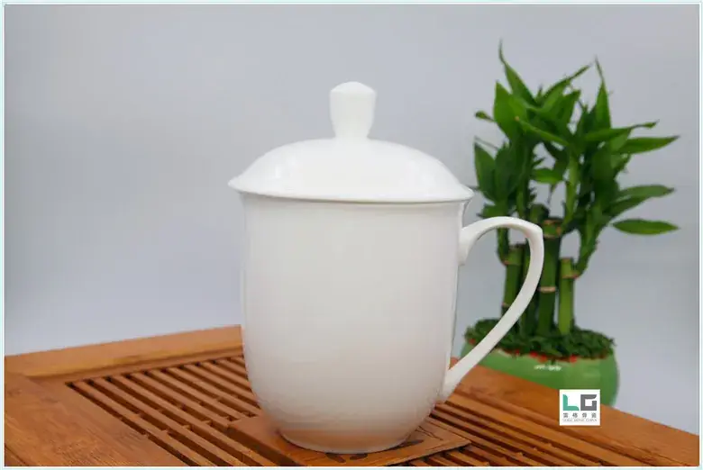Pure White Bone Ceramic Boss Meeting Cup with Lid