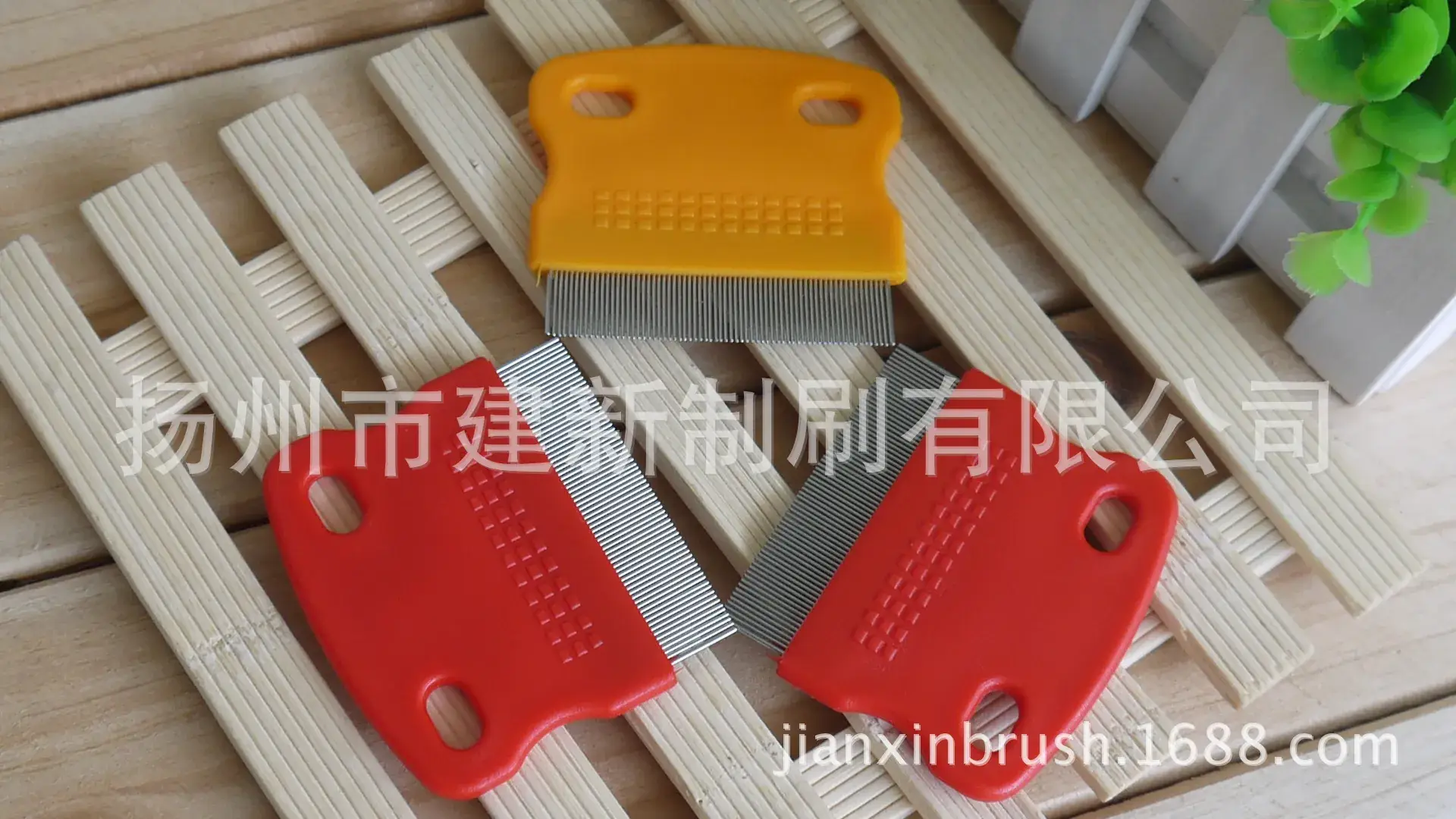 Red Silicone Pet Flea Comb with Stainless Steel Blade - Image 2