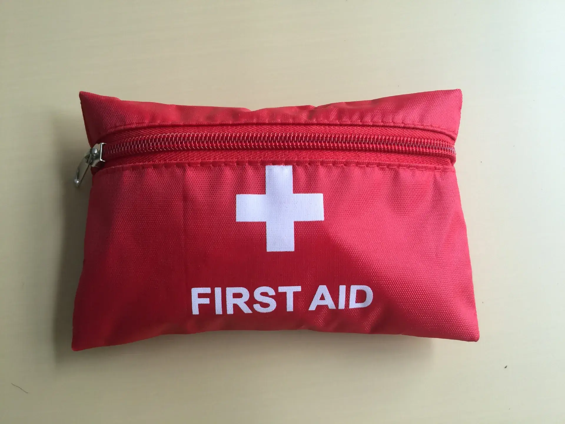 Outdoor First Aid Kit 8 Pcs Travel Medical Kit - Image 2