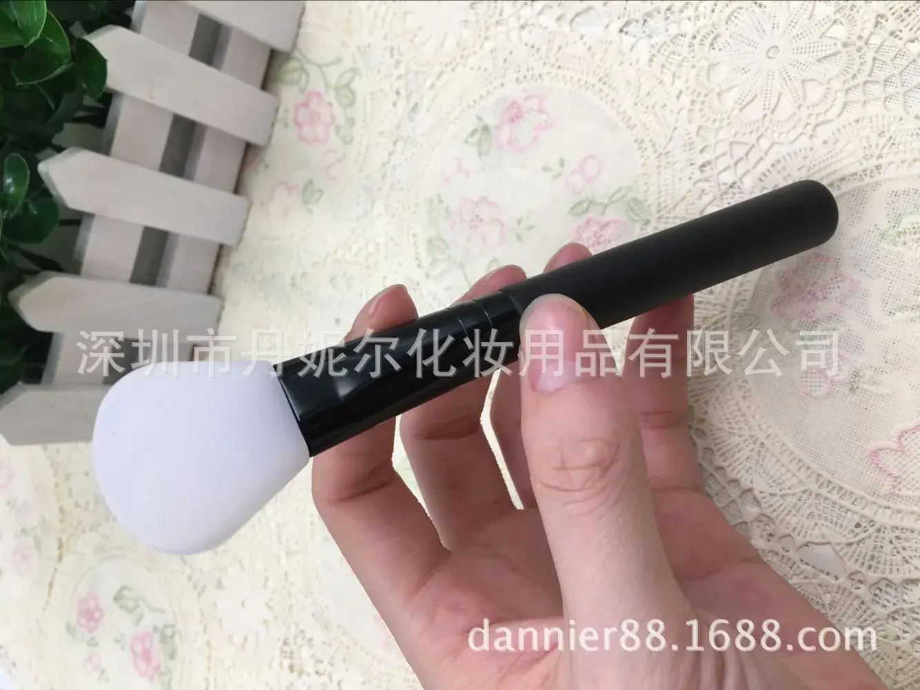 Silicone Makeup Brushes Set for Blending & Contouring - Image 19