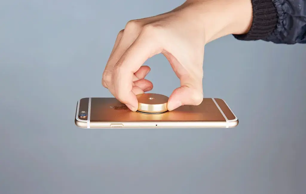 Universal Magnetic Phone Holder for Car — feature 2