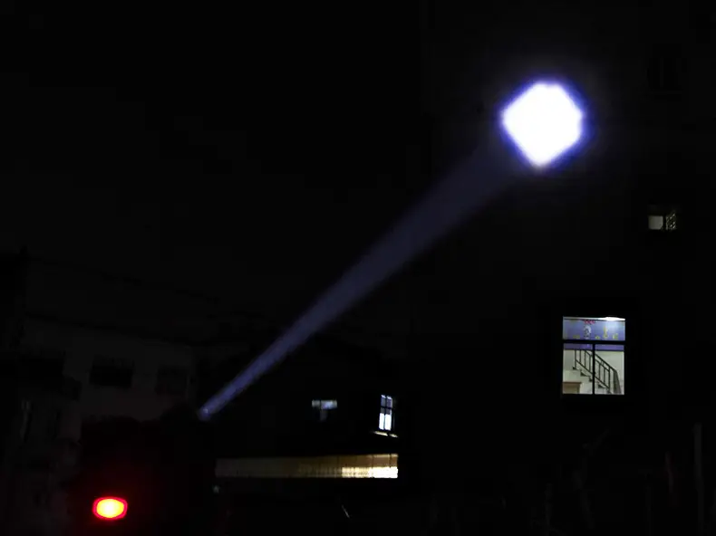 Yinnuo USB Rechargeable LED Flashlight 94G — feature 8