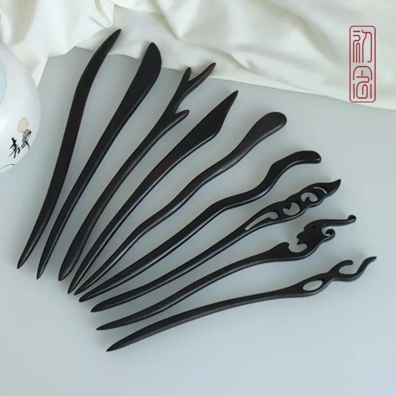 Peach Wood Hair Comb with Electrostatic Engraving — feature 1