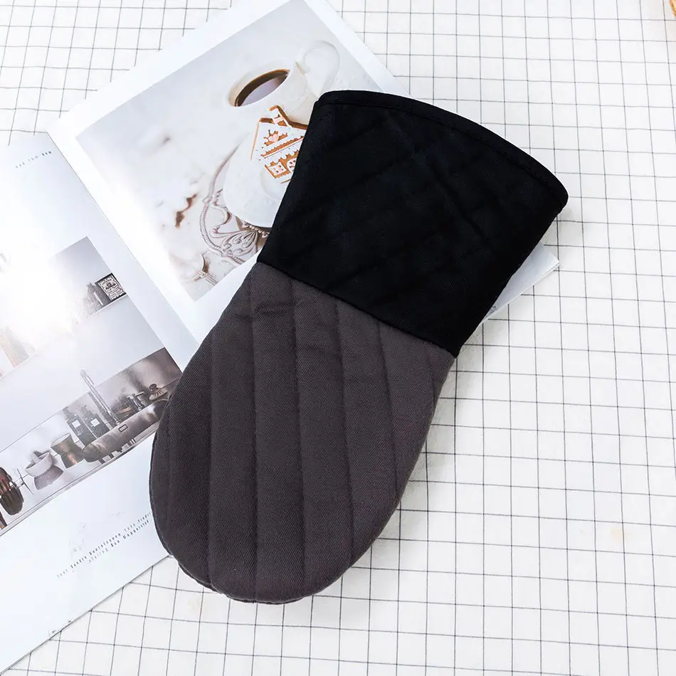 Black Duckbill Insulated Oven Gloves for Women - Image 3