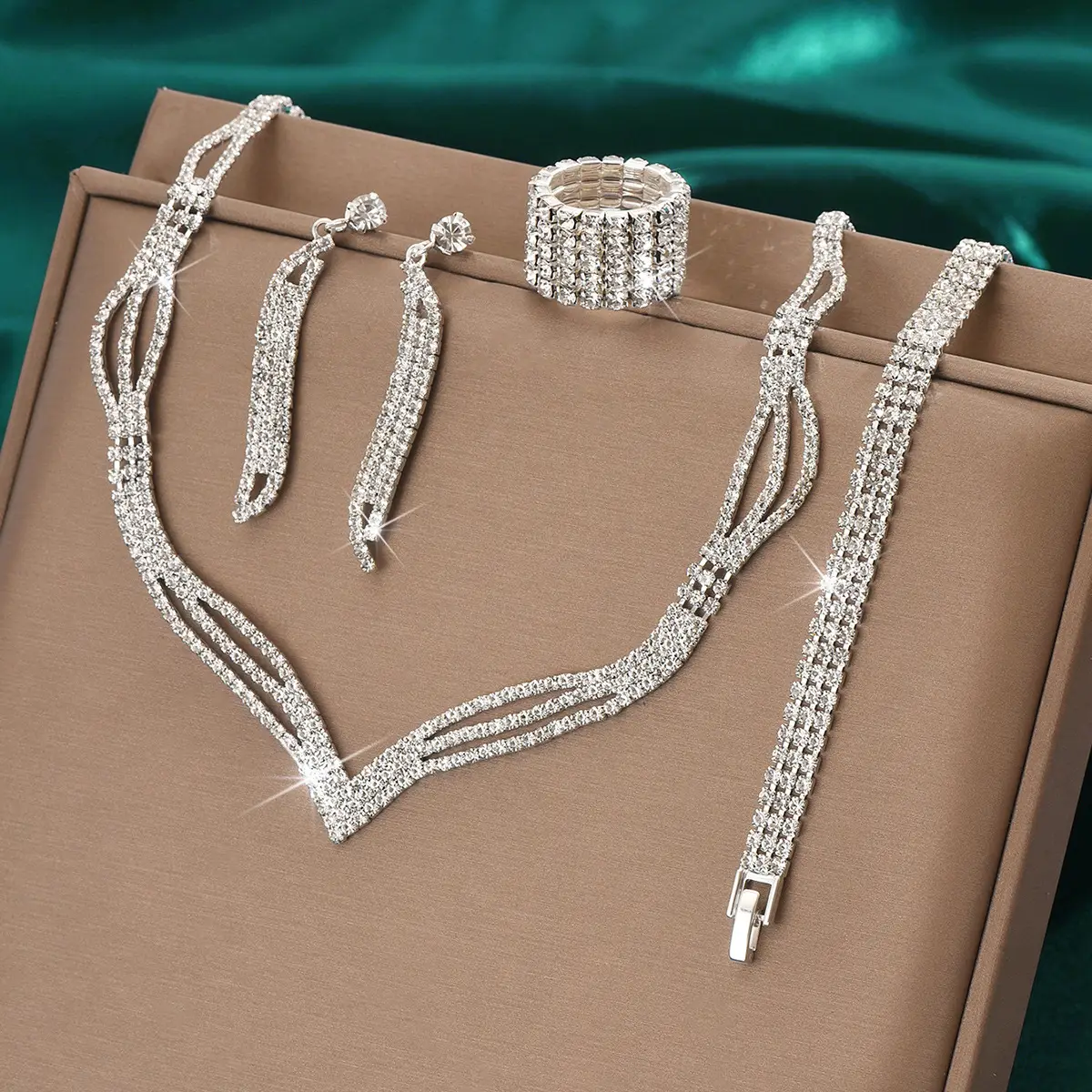Bridal Jewelry Set with Rhinestone Claws & Necklace - Image 14