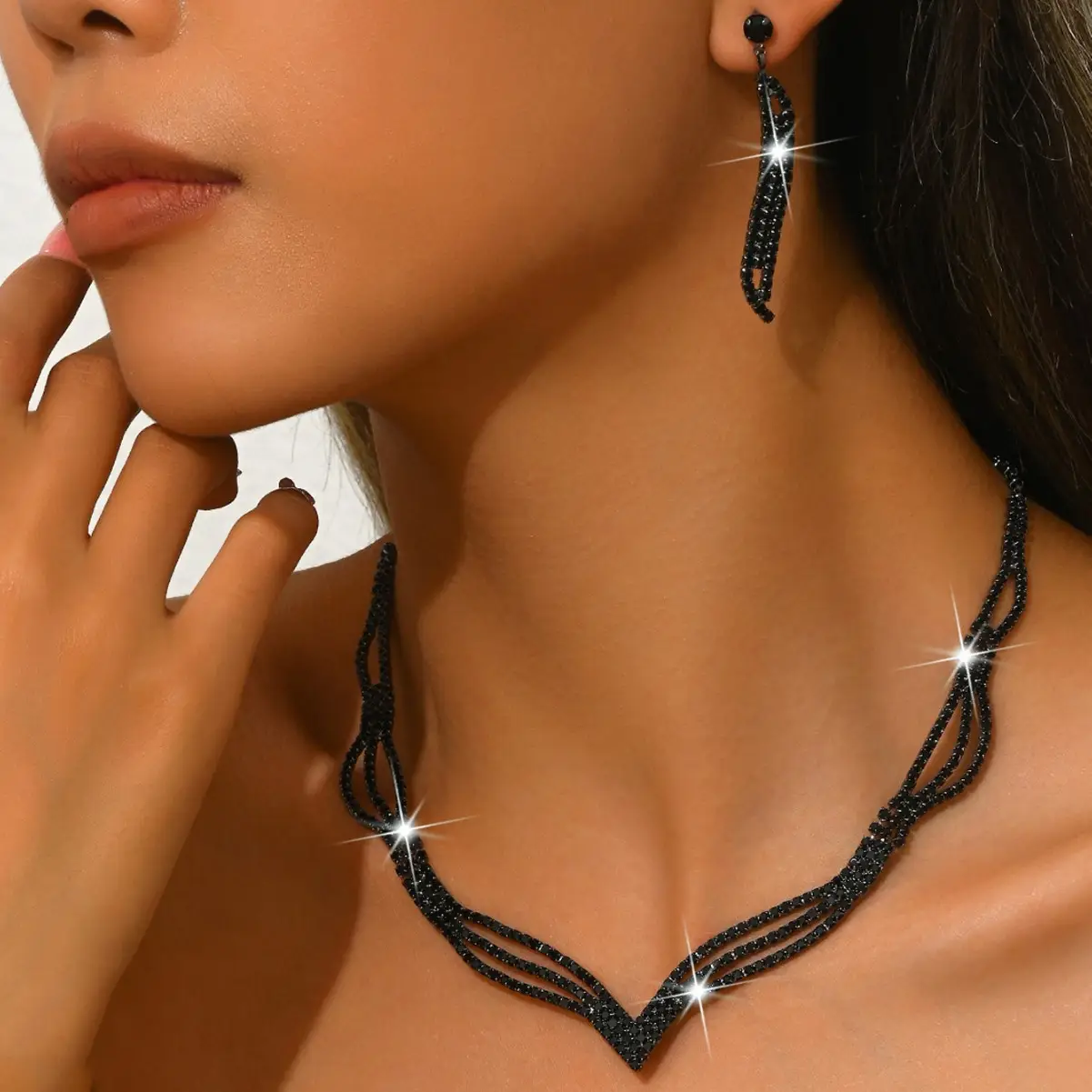 Bridal Jewelry Set with Rhinestone Claws & Necklace - Image 15