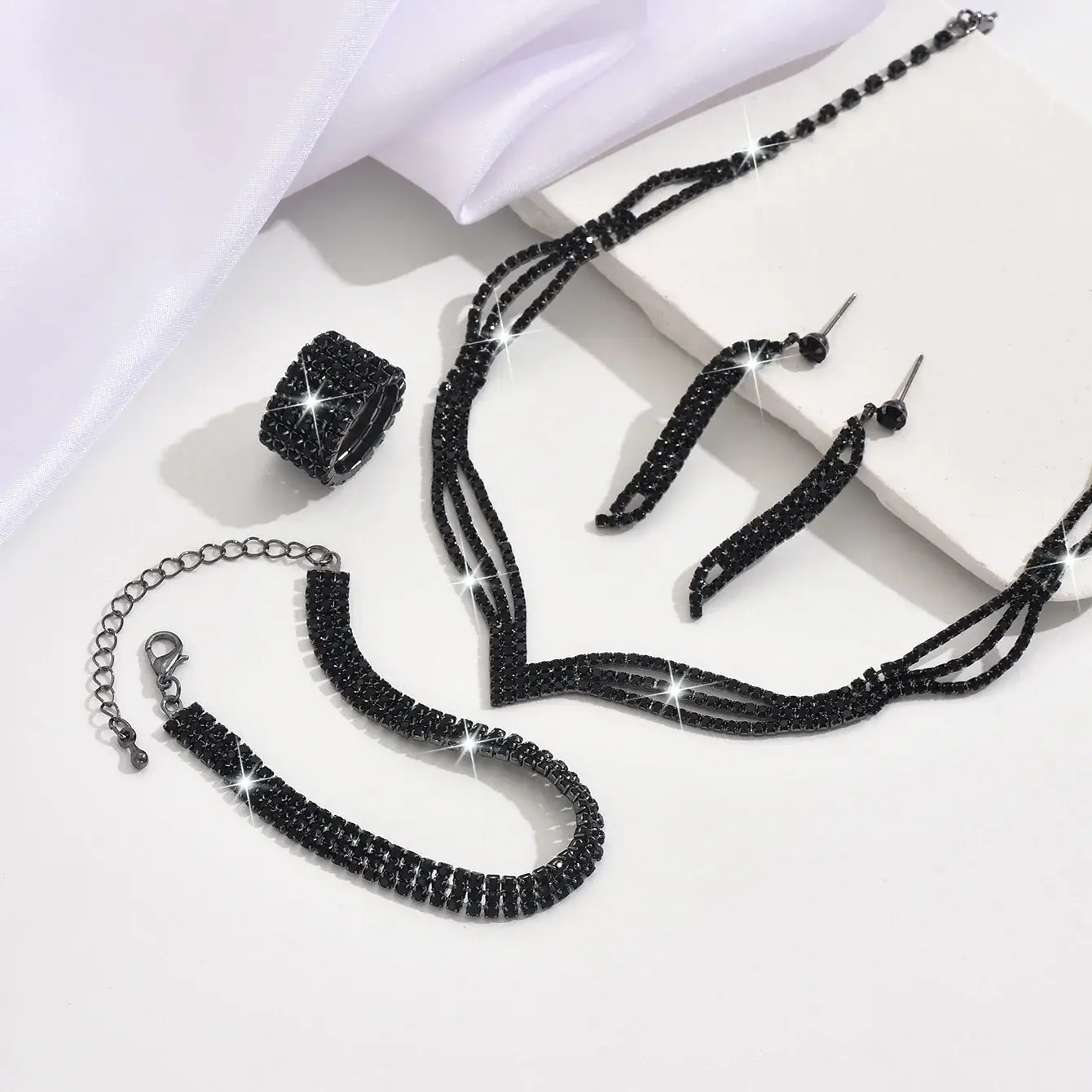 Bridal Jewelry Set with Rhinestone Claws & Necklace — feature 27