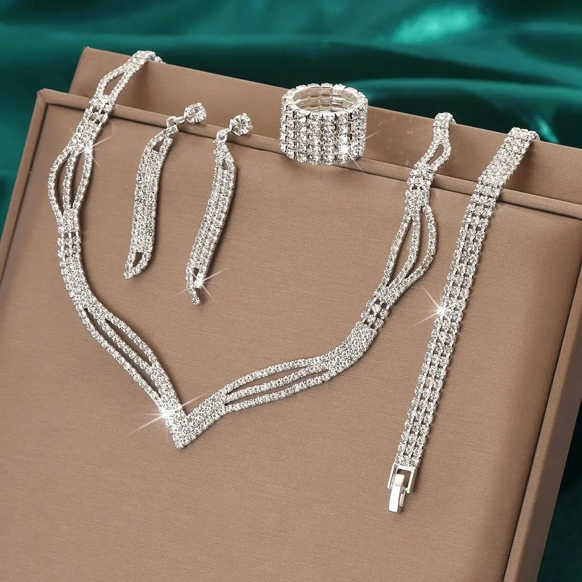 Bridal Jewelry Set with Rhinestone Claws & Necklace — feature 5