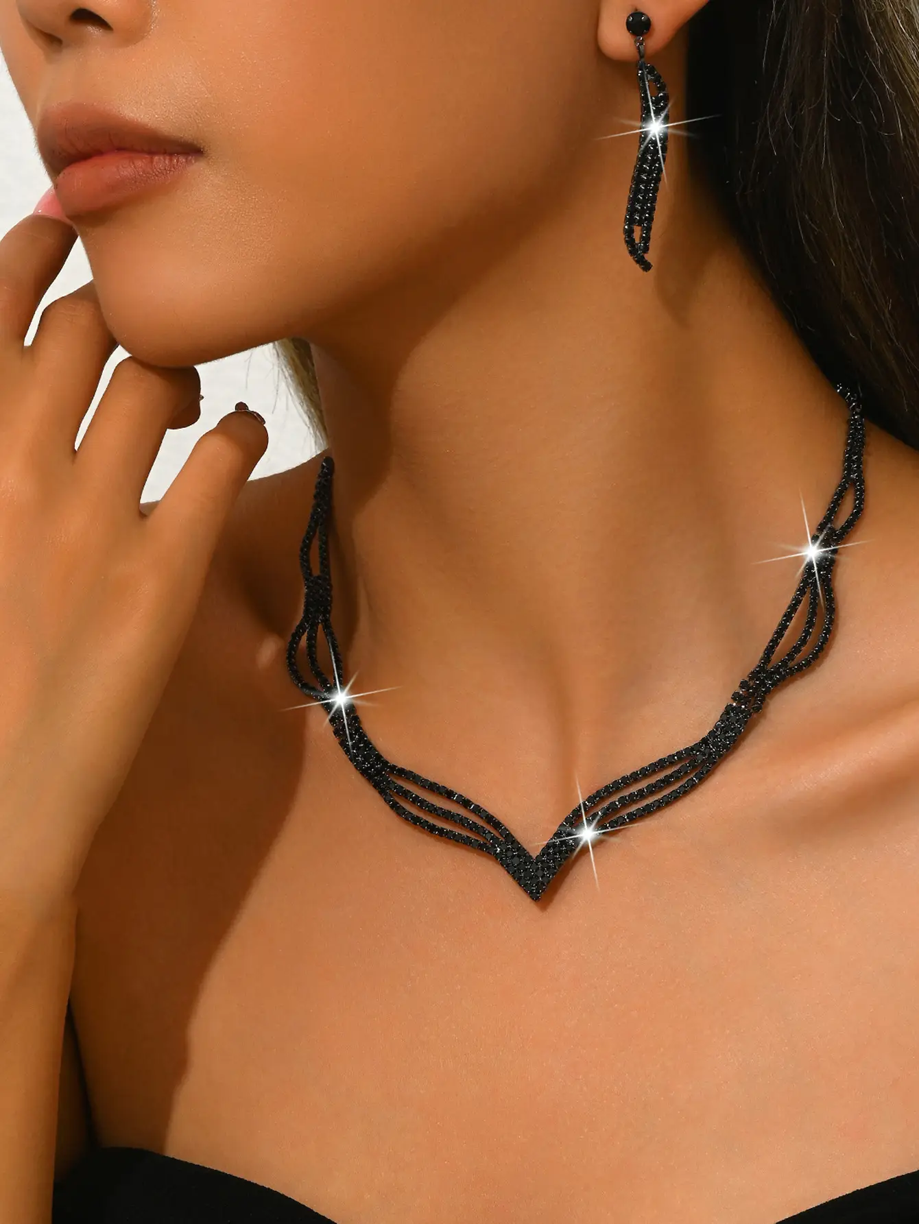 Bridal Jewelry Set with Rhinestone Claws & Necklace - Image 6