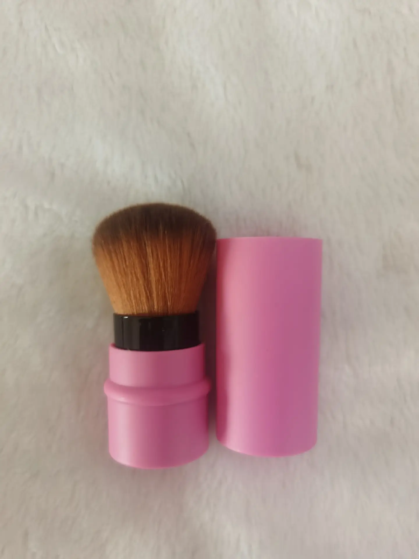 Gold Retractable Makeup Brush with Nylon Bristles - Image 7