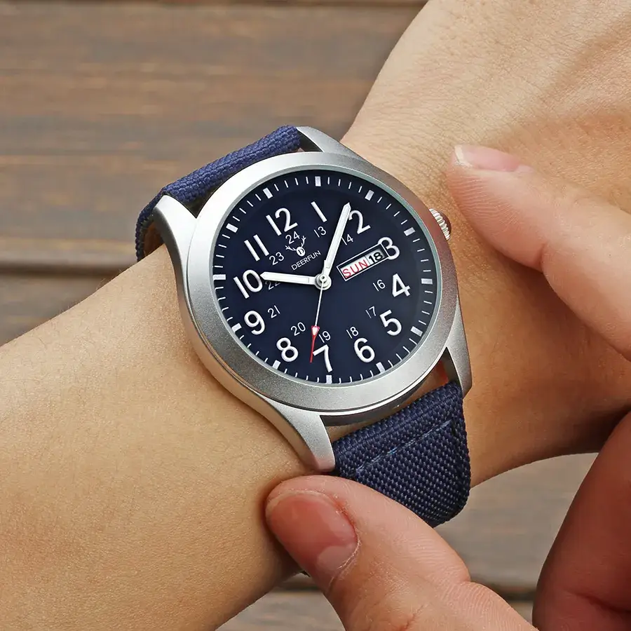Men's Green Canvas Military Style Watch with Date Display - Image 2