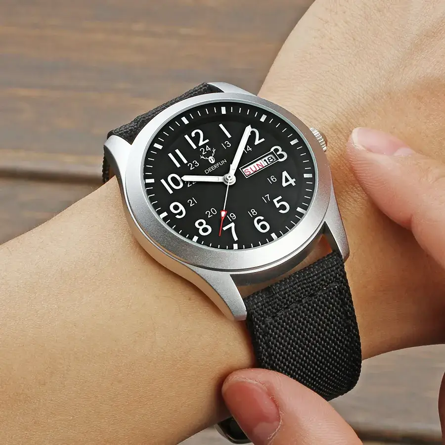 Men's Green Canvas Military Style Watch with Date Display - Image 3