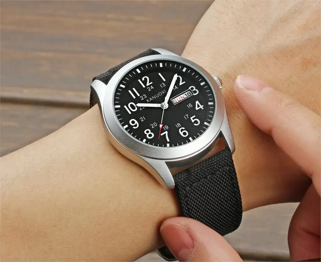Men Green Strap Quartz Watch with Calendar & Waterproof Design
