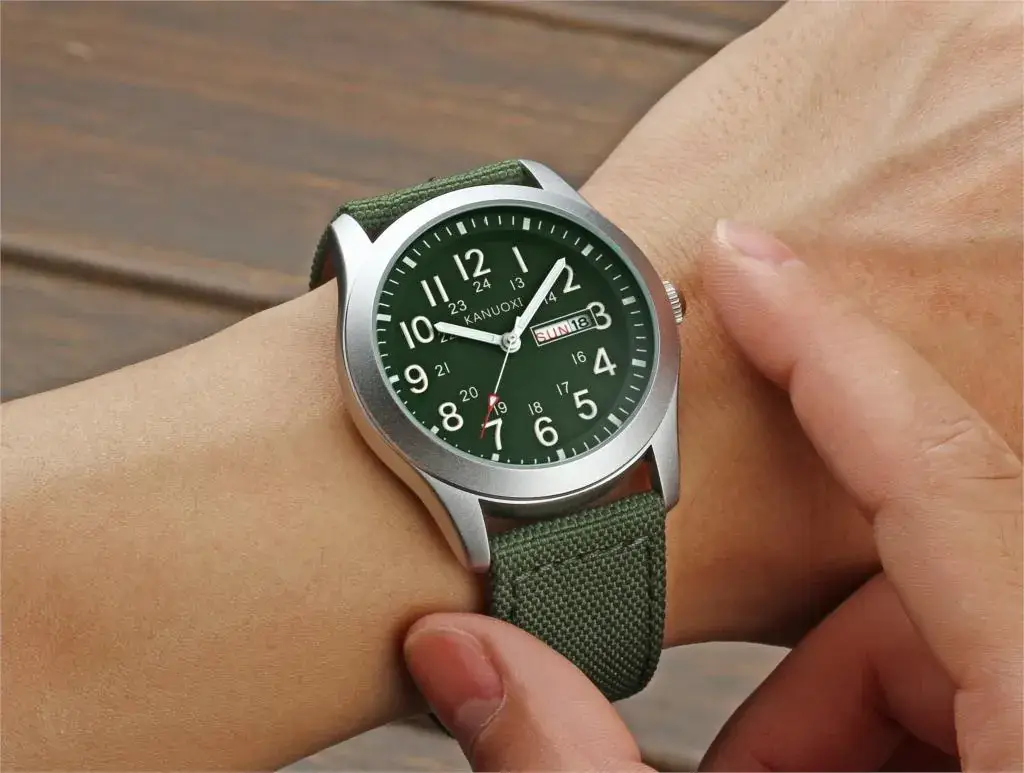 Men Green Strap Quartz Watch with Calendar & Waterproof Design