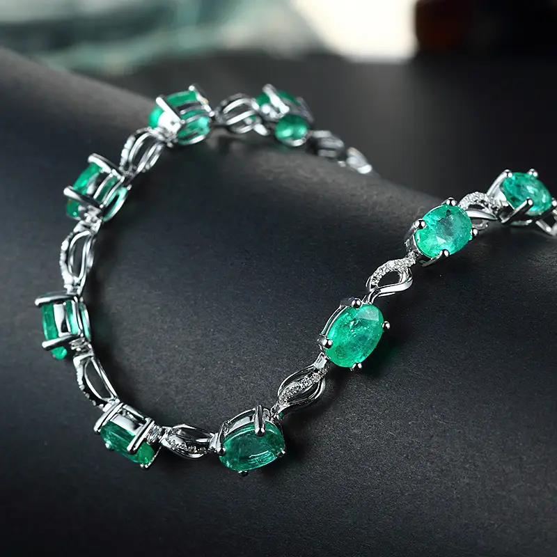 Emerald Silver Bracelet with Clasp Design - Image 4