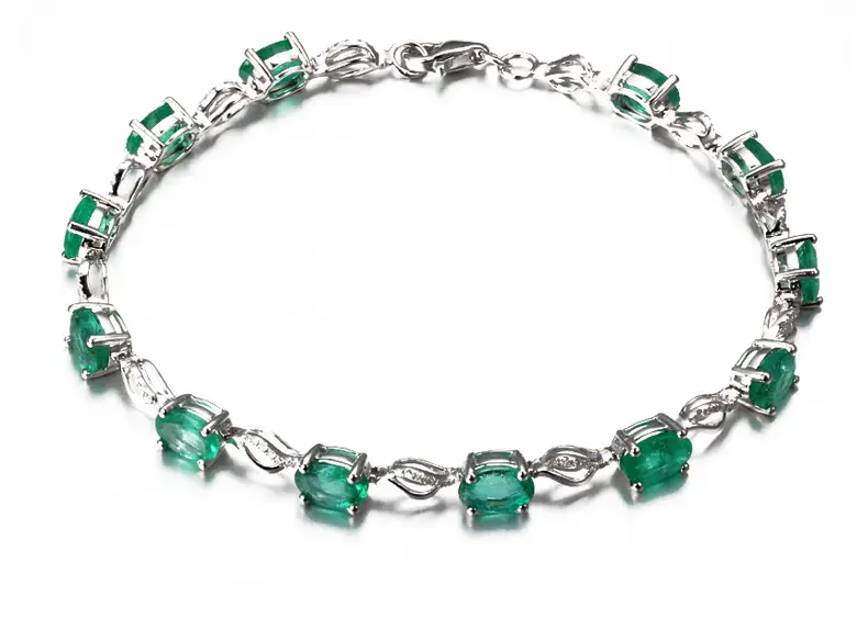 Emerald Silver Bracelet with Clasp Design — feature 1