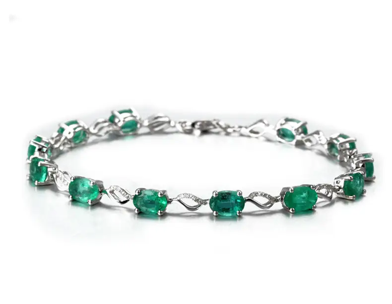Emerald Silver Bracelet with Clasp Design — feature 2