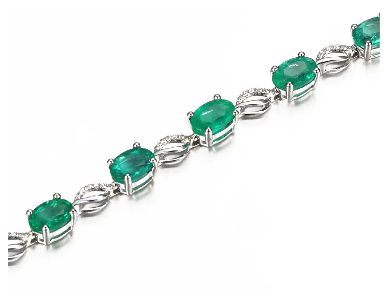 Emerald Silver Bracelet with Clasp Design — feature 3